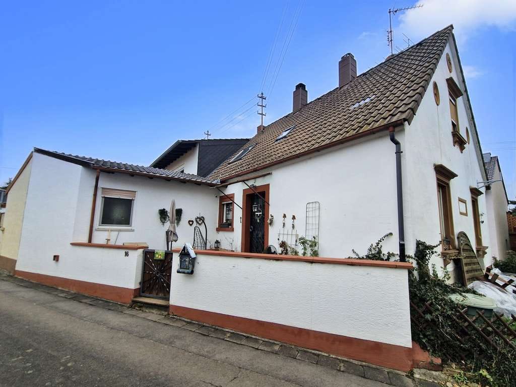 Immobilie in Ebertsheim - Charmantes Einfamilienhaus mit kleinem Garten im Herzen von Ebertsheim (Pfalz) - Bild 1