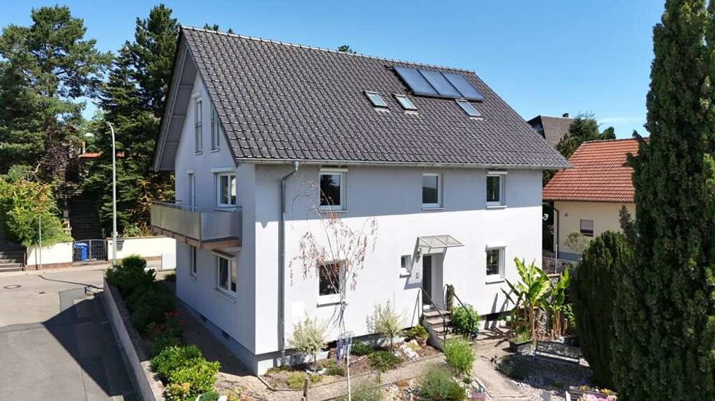 Immobilie in Weisenheim am Sand - Saniertes, freistehendes Dreifamilienhaus mit Innenhof und Garagen! - Bild 1