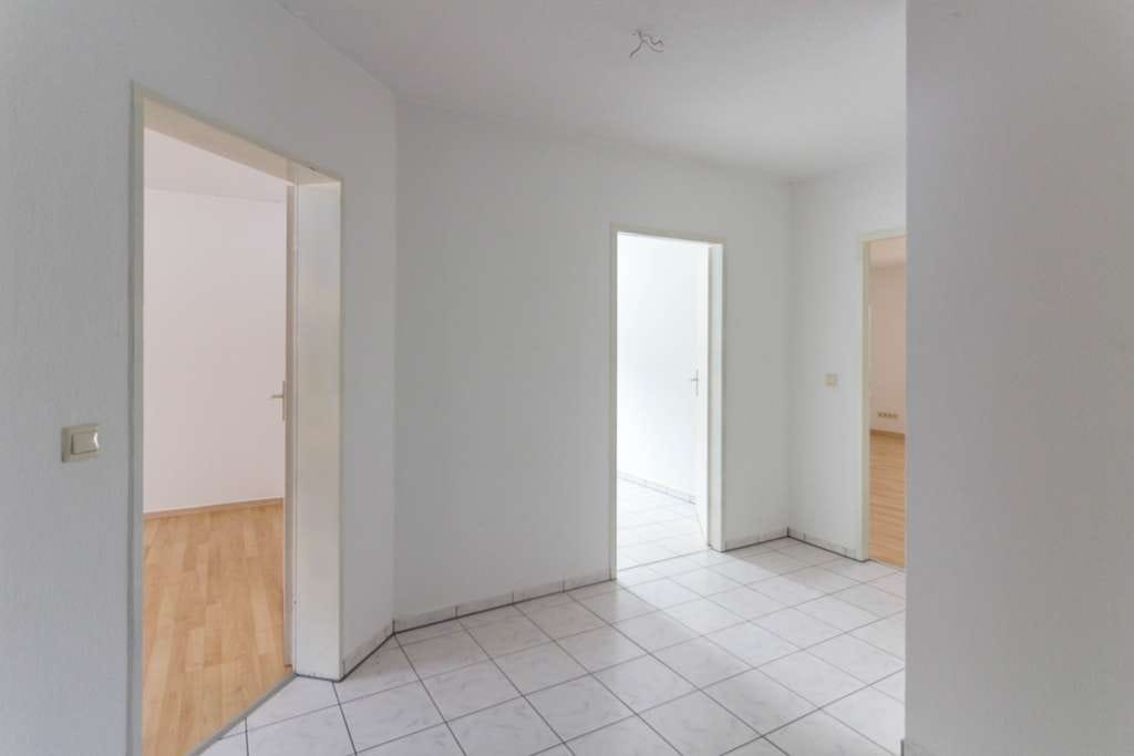 Immobilie in Klipphausen - Terrasse - Laminat - Wannenbad - Stellplatz - 2 Zimmer Wohnung in Klipphausen kaufen - Bild 4