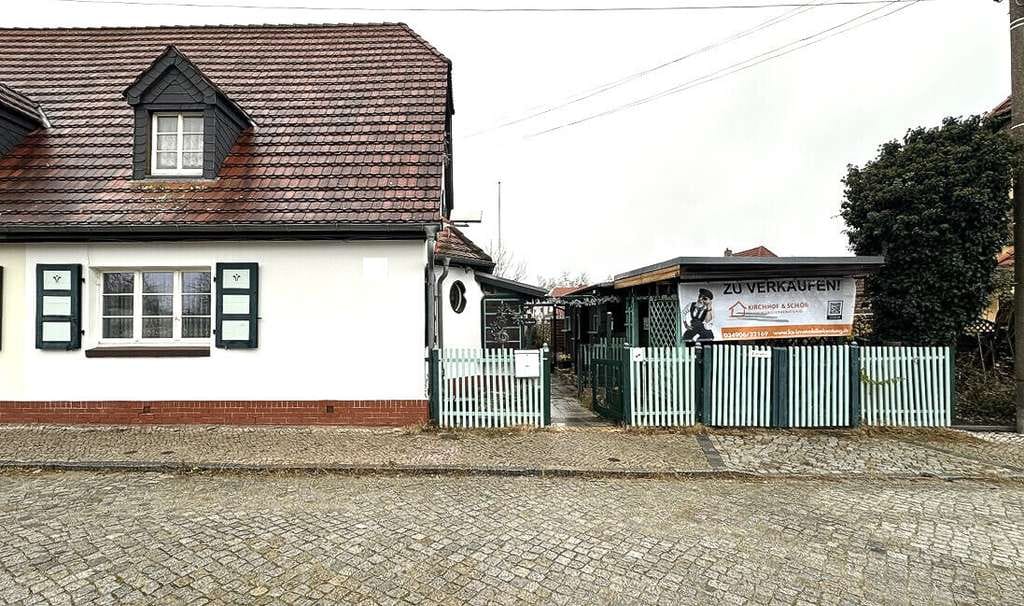 Immobilie in Bitterfeld-Wolfen - Zeitgeschichte trifft Wohnkomfort – denkmalgeschützte DHH in Wolfen - Bild 0