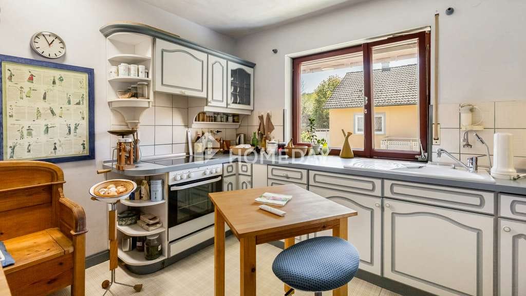 Immobilie in Kammerstein - Einfamilienhaus mit 2 Wohneinheiten und weiterem Ausbaupotenzial mit Naturgarten und Nebengelass - Bild 3