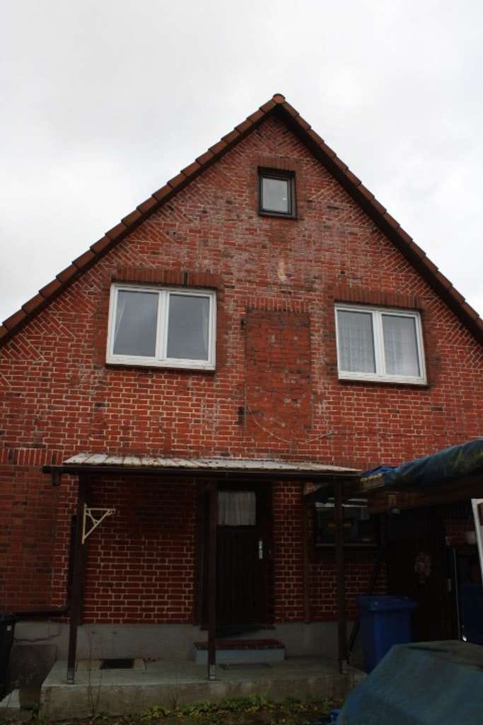 Immobilie in Rosengarten - Potenzial in Toplage: Sanierungsbedürftiges Zweifamilienhaus auf ca. 1.352 m² großem Eckgrundstück - Bild 3