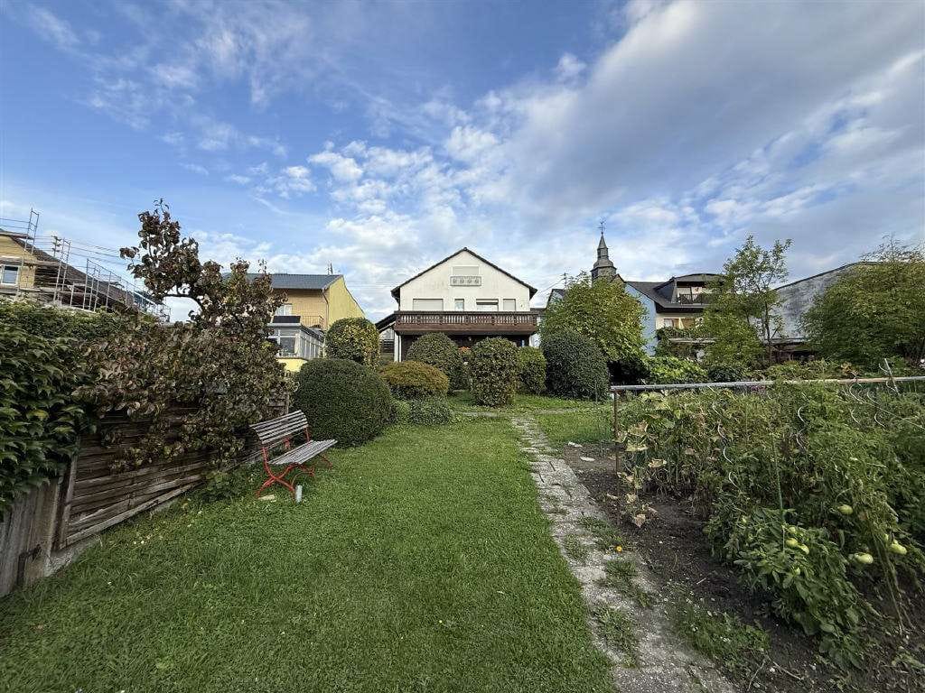 Immobilie in Rüdesheim am Rhein - Großes freistehendes Einfamilienhaus mit Fernblick + traumhaftem weiter bebaubarem Grundstück - Bild 1
