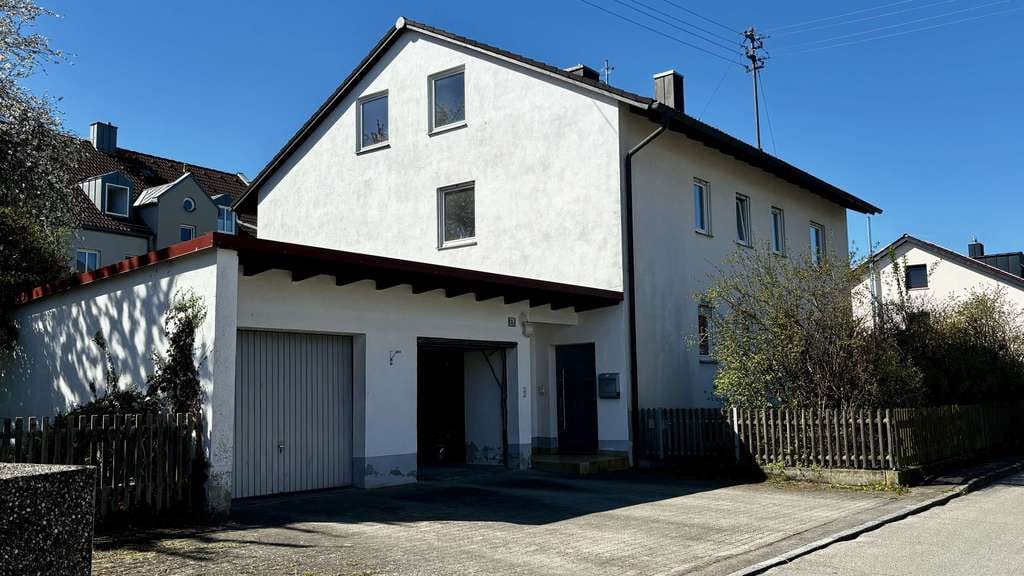 Immobilie in Vierkirchen - Solides Zweifamilienhaus  mit weiterem Entwicklungspotential - Bild 0