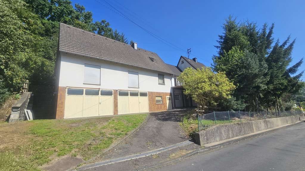 Immobilie in Daaden - Gemütliches Einfamilienhaus mit ELW & großem Nebengebäude! - Bild 3