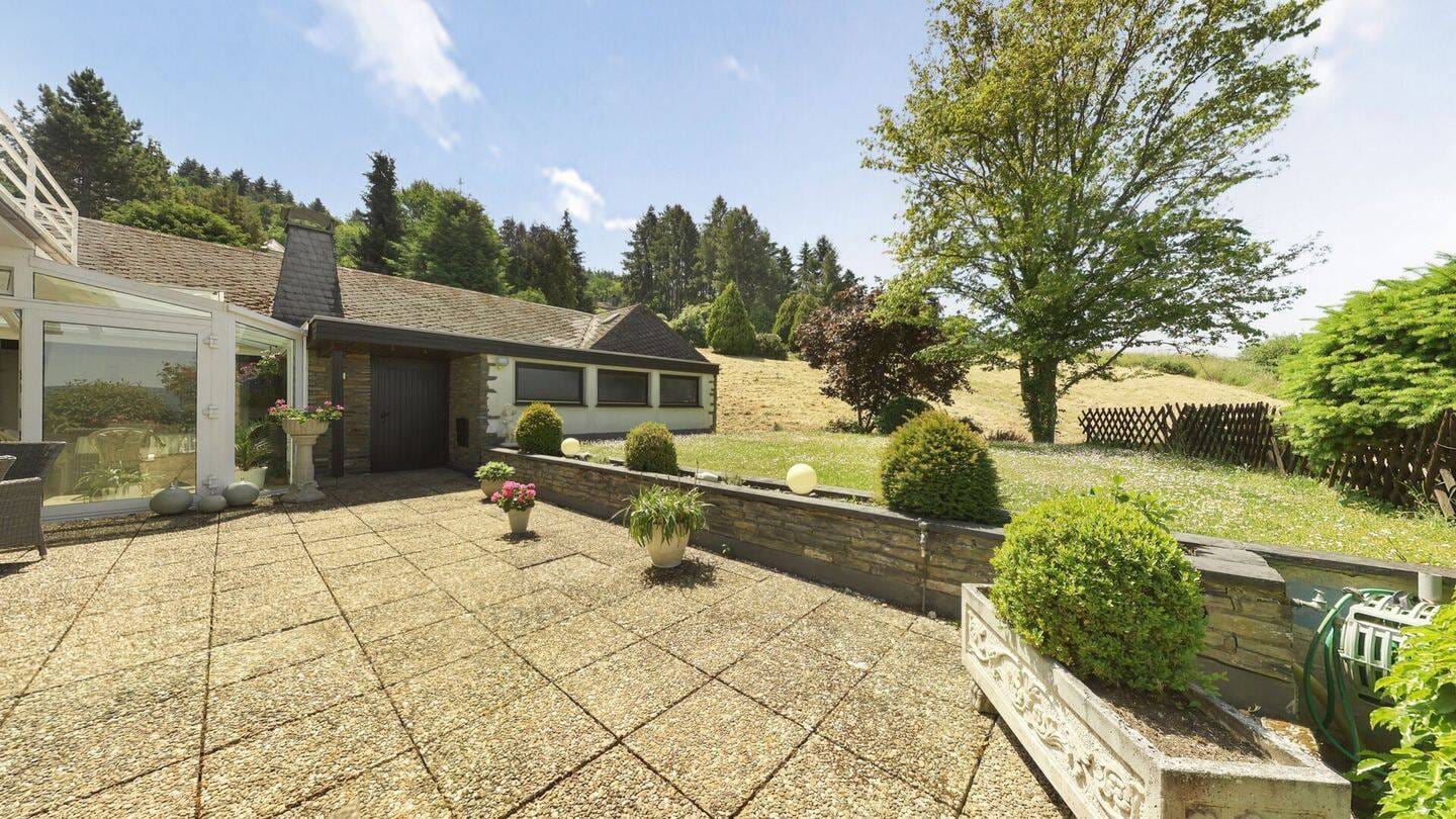 Immobilie in Leiwen - Exklusiver Weinberg mit Wohn- und Ferienhaus und unverbaubarem Moselblick! - Bild 1