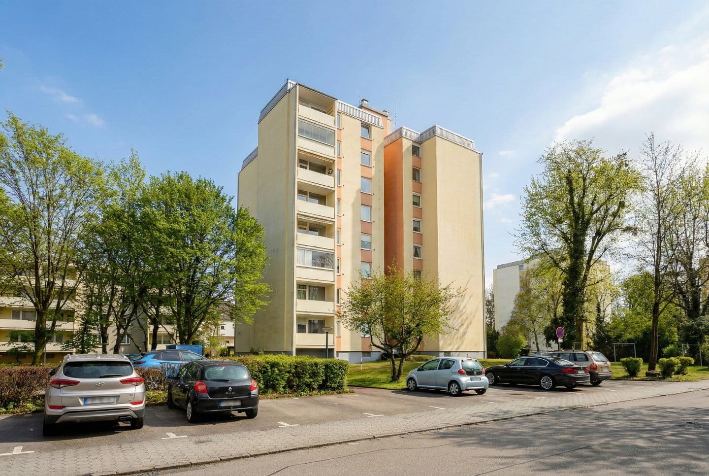 Immobilie in Karlsfeld - Clever geschnittene 2-Zimmer Wohnung mit separater Küche und direkter S-Bahn-Anbindung - Bild 0
