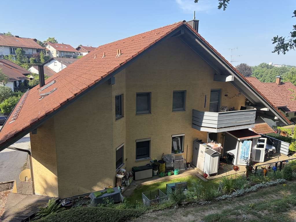 Immobilie in Bogen - Charmante 2-Zimmer-Dachgeschosswohnung mit Balkon in ruhiger Lage von Bogen - Bild 2