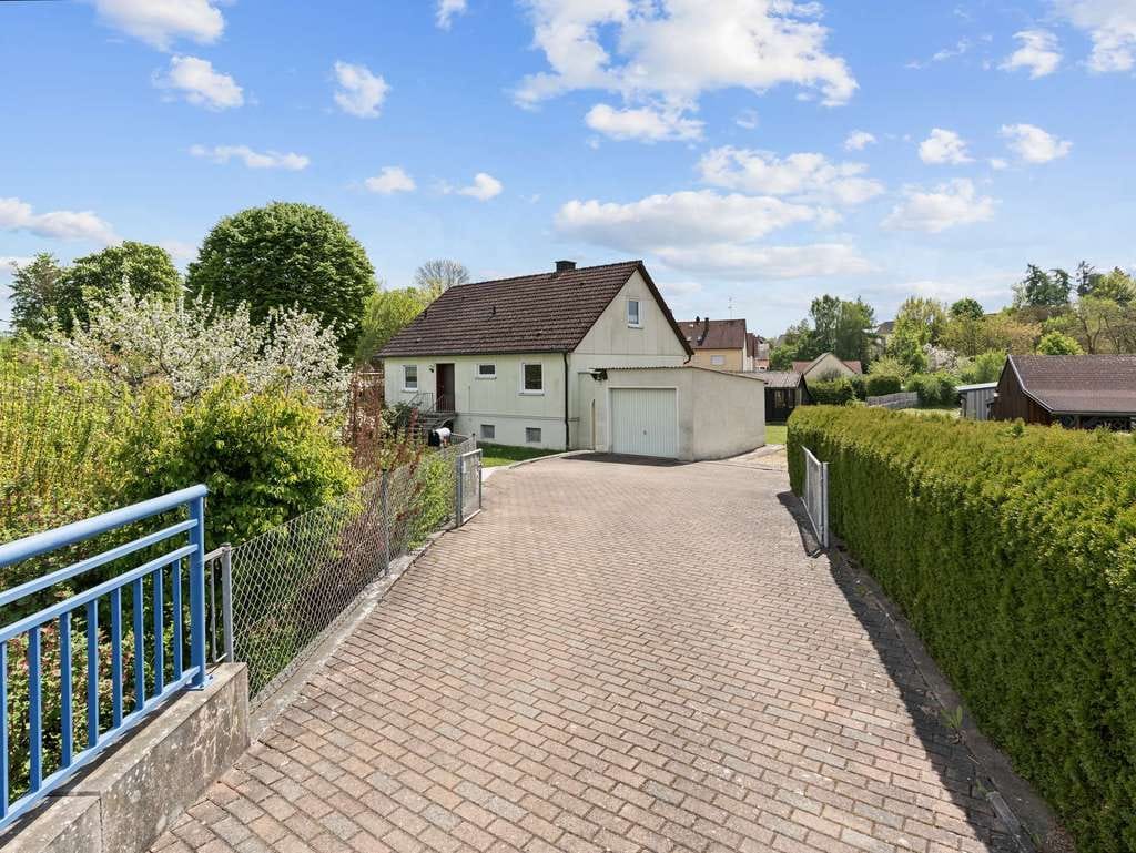 Immobilie in Kirchenthumbach - Energieklasse A! Einfamilienhaus mit Ausbaureserve und großem Südgarten - Bild 1