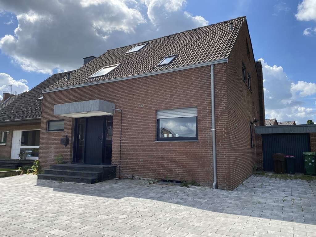 Immobilie in Dormagen - Doppelhaushälfte mit Garage und Pkw-Stellplatz in Dormagen - Bild 0