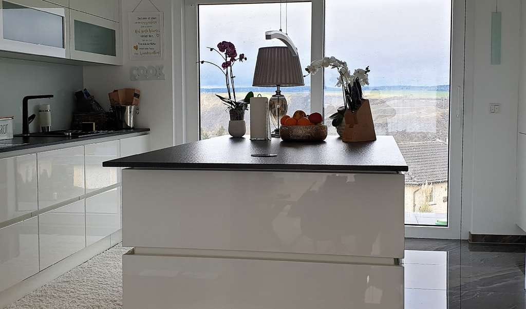 Immobilie in Sankt Goar - **Traumhaft luxuriös, alles glänzt noch neu**
-Neubau mit Blick ins Rheintal und auf di - Bild 0