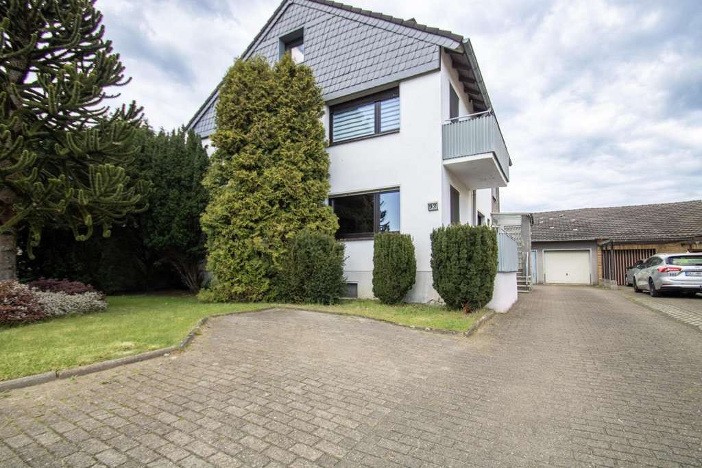 Immobilie in Voerde (Niederrhein) - Ein Haus. Drei Möglichkeiten. – Raum für Familie, Generationen und Einnahmen in Voerde - Bild 0