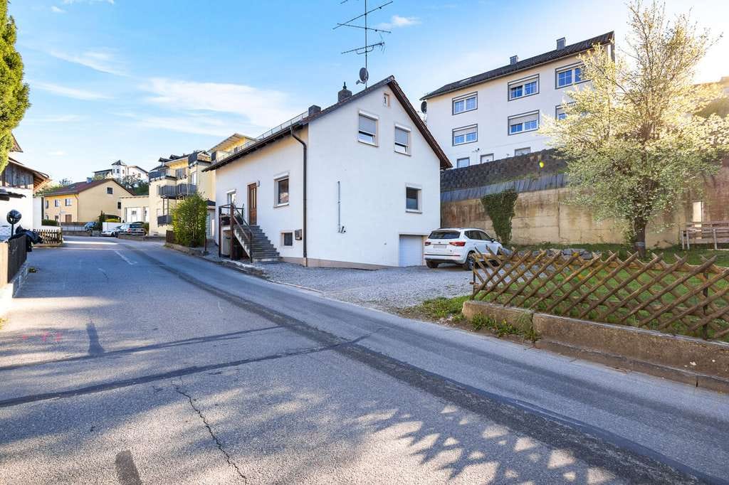 Immobilie in Bach an der Donau - Charmantes Einfamilienhaus in Bach an der Donau – umfassend saniert & sofort bezugsbereit - Bild 2