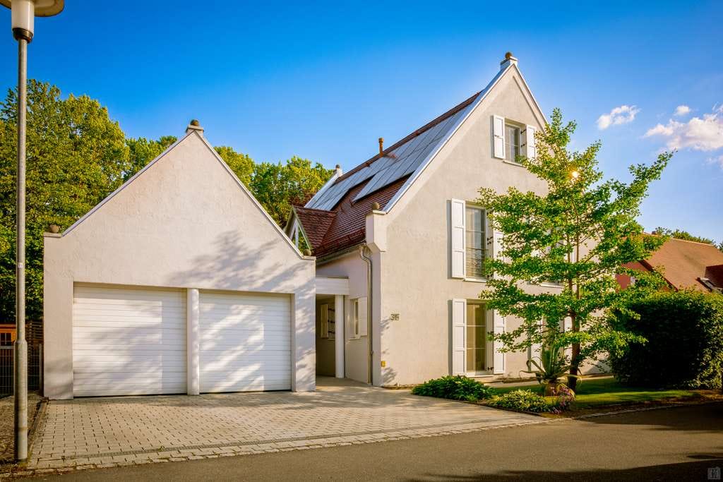 Immobilie in Asbach-Bäumenheim - Traumhaftes Einfamilienhaus in direkter Waldlage - Bild 0