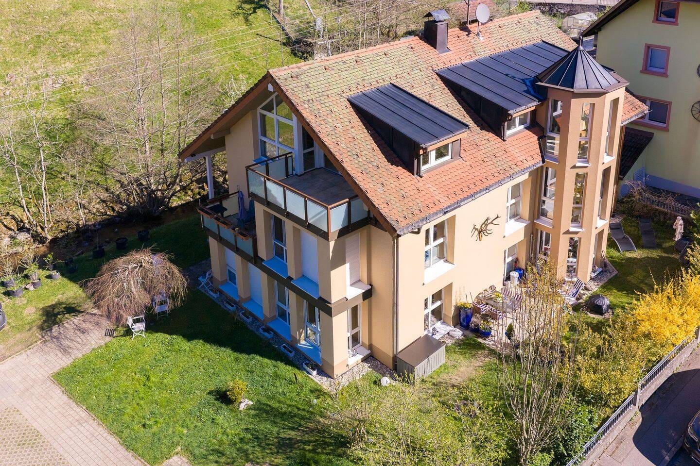 Immobilie in Häg-Ehrsberg - WOHNJUWEL in Häg-Ehrsberg - Komplett saniertes 3-Familienhaus in traumhafter Schwarzwaldlage - Bild 0