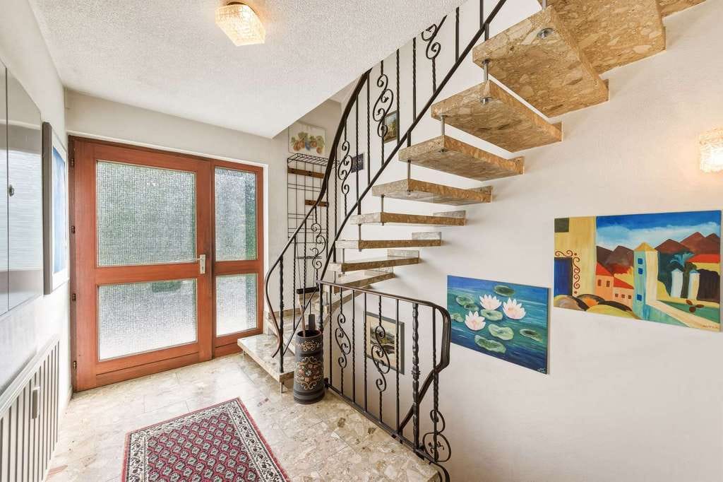 Immobilie in Ingelfingen - Provisionsfreies Haus mit Einliegerwohnung, ausgebautem Dachgeschoss, Balkon, Garage und Weitblick - Bild 2