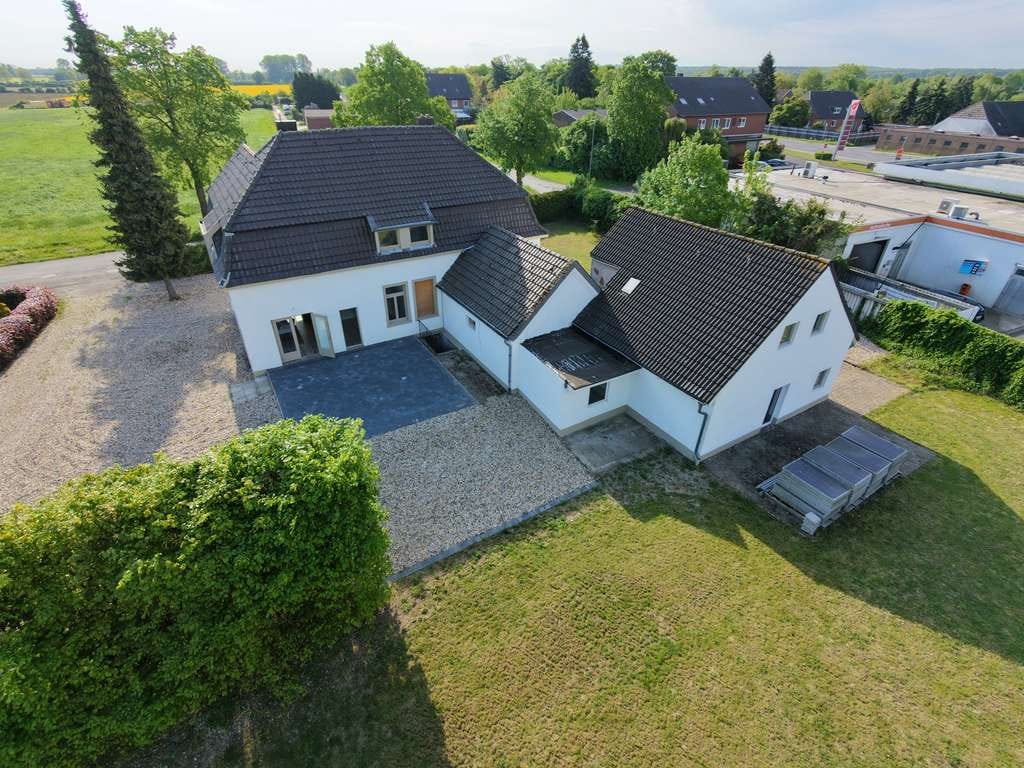 Immobilie in Kalkar - Doppeltes Wohnhaus mit großer Garage (eine Hälfte muß noch renoviert werden)) - Bild 2