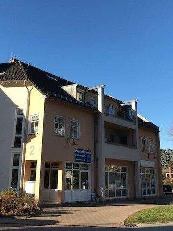 Immobilie in Langenweißbach - Gepflegte 3-Raum-Wohnung im 1. Obergeschoss mit Einbauküche und großem Balkon - Bild 2