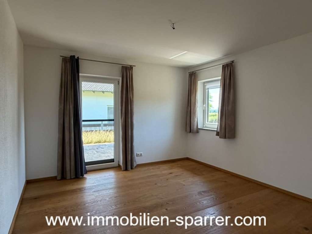 Immobilie in Malching - Barrierearmes Wohnen mit Stil – Hochwertiger Bungalow in attraktiver Lage - Bild 3