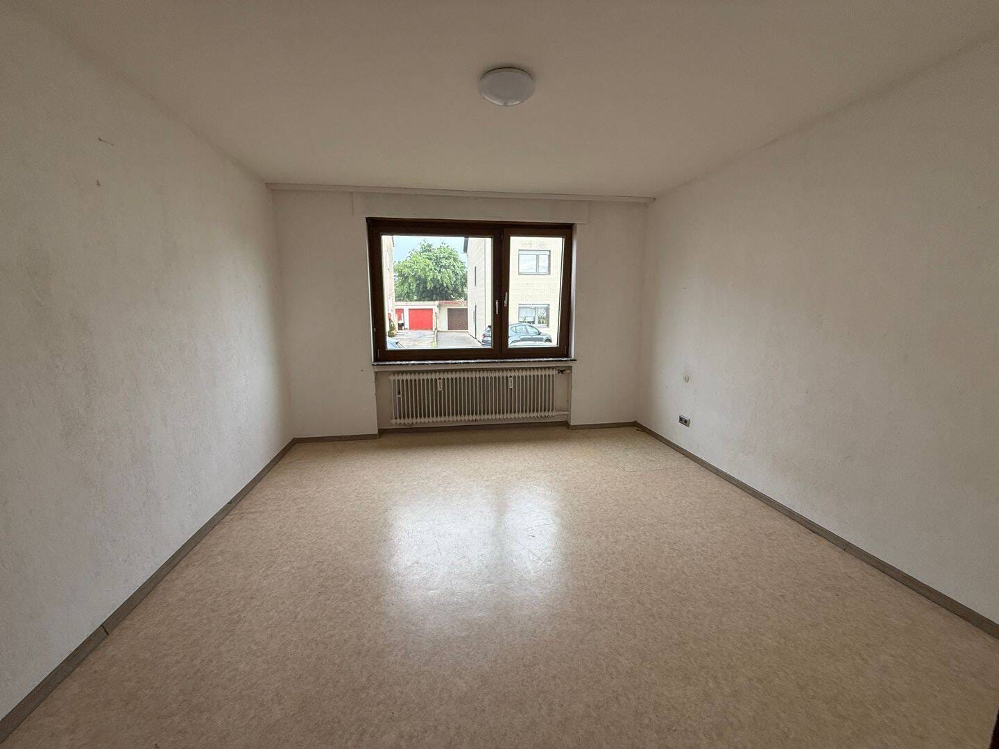 Immobilie in Wadgassen - Zweifamilienhaus mit Garten und Garage in 66787 Wadgassen zu verkaufen - Bild 3