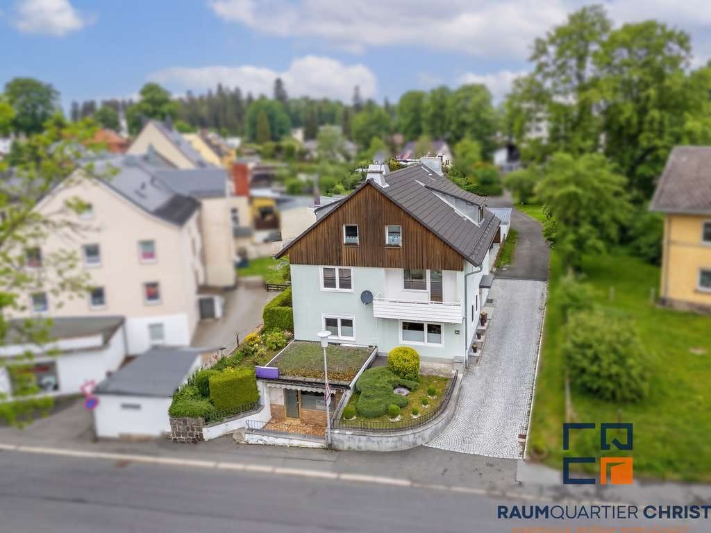 Immobilie in Selb - Großzügige 4-Zimmer-Eigentumswohnung mit Kamin und Balkon in Selb-Plößberg - Bild 0
