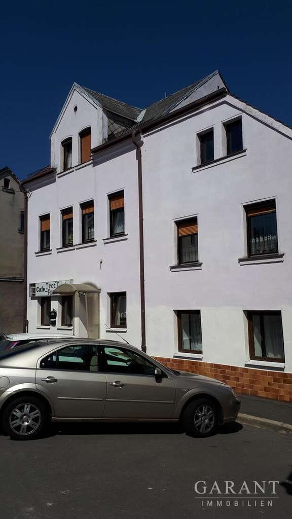 Immobilie in Rehau - Zweifamilienhaus mit Cafe-/Gewerbe im  Erdgeschoss- zentrale Lage in REHAU! - Bild 0