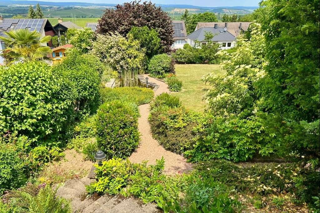 Immobilie in Hüffelsheim - Großzügiges Wohnen mit großem Garten und vielen Extras - Bild 2