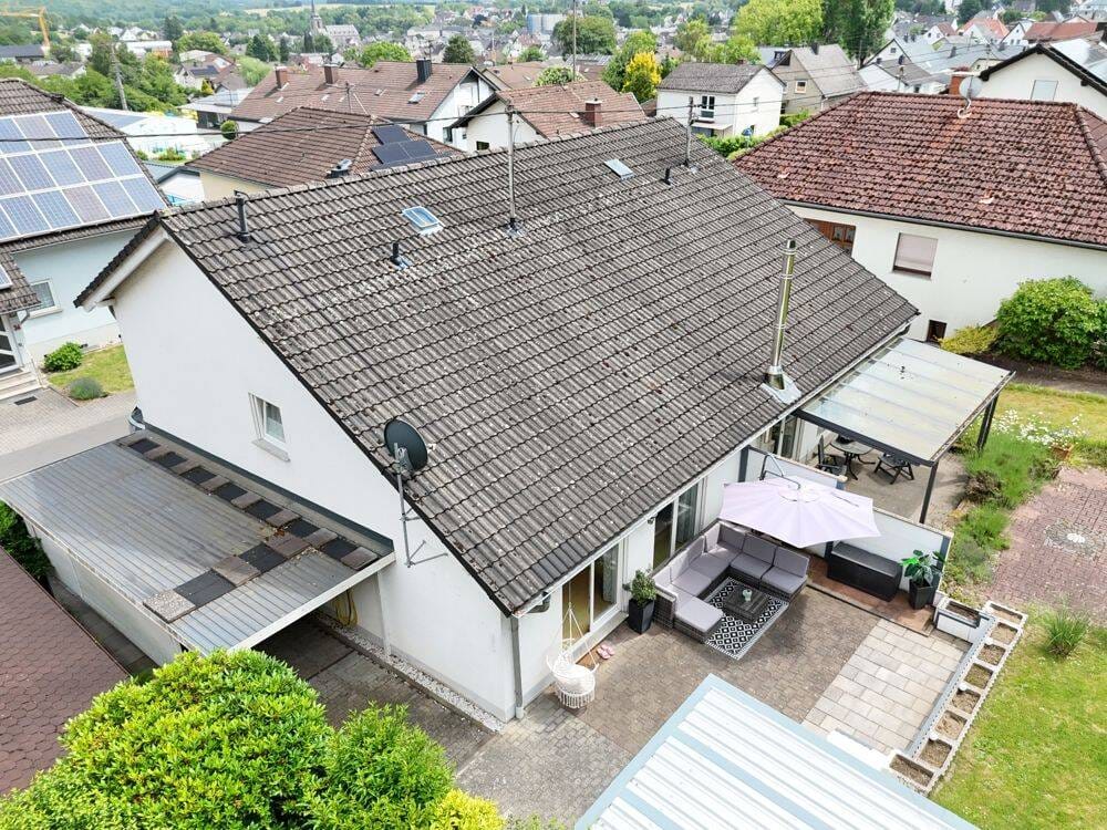 Immobilie in Dernbach (Westerwald) - Schicke gepflegte Doppelhaushälfte in ansprechender Ortsrandlage von Dernbach - Bild 1