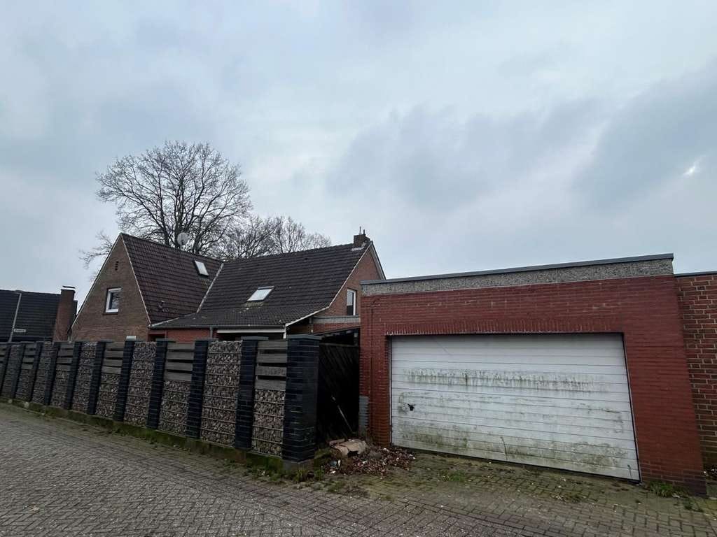 Immobilie in Nordhorn - Geräumige DHH in ordentlicher Lage ! Das Haus braucht wieder neue Liebe ... - Bild 1