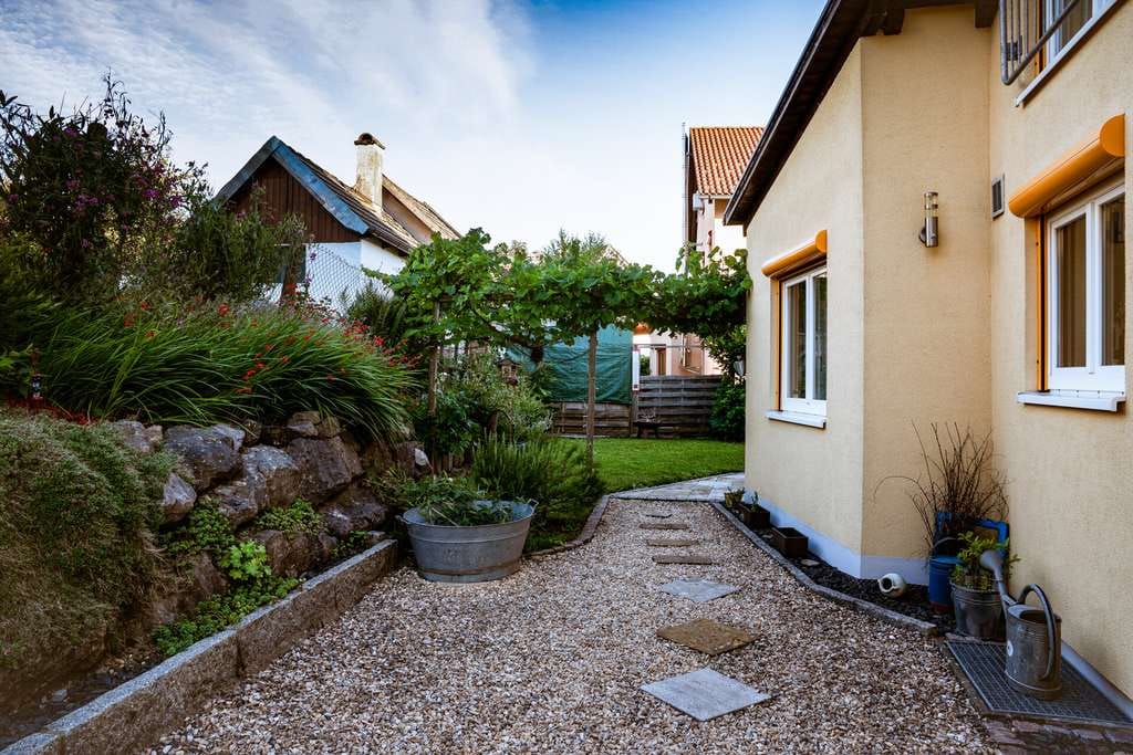Immobilie in Hergatz - Hochwertig ausgestattetes Reiheneckhaus mit mediterranem Garten - Bild 2