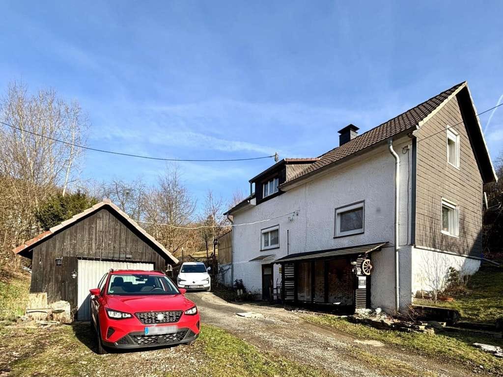 Immobilie in Reichshof - Naturnahes Einfamilienhaus in Reichshof-Pettseifen mit Raum für Ideen und individuelle Gestaltung  - Bild 1