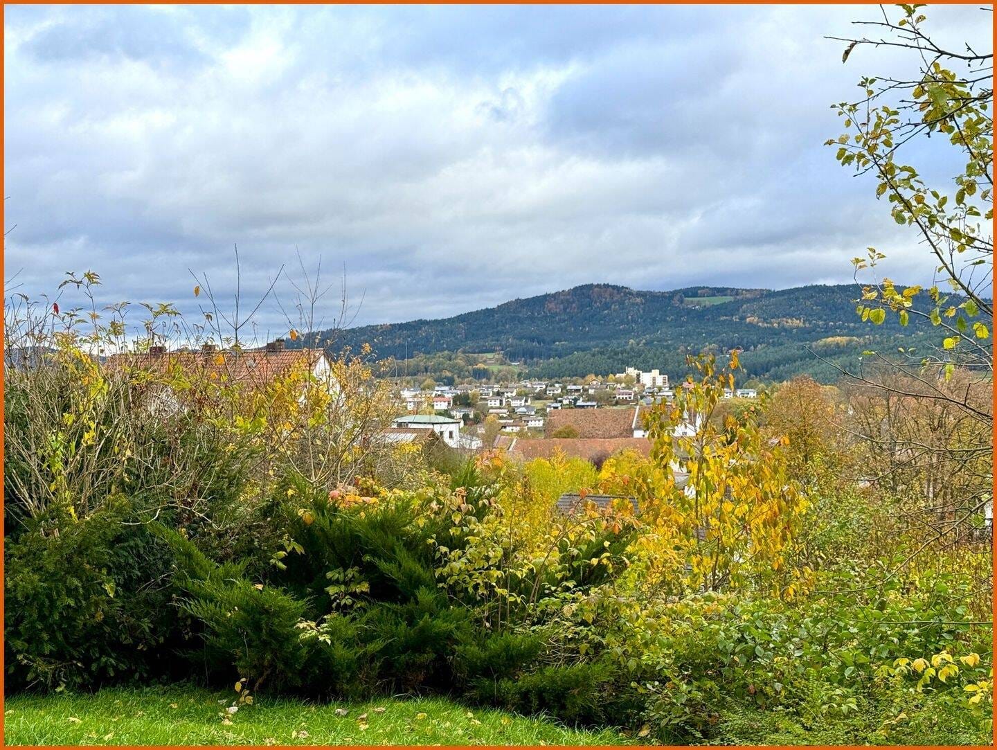 Immobilie in Viechtach - Schönes Wohnhaus in Aussichtslage von Viechtach - Bild 1