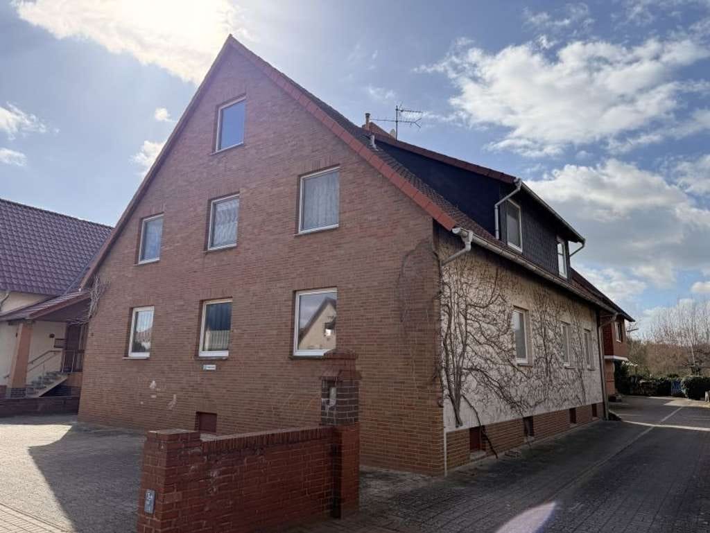 Immobilie in Harsum - Harsum: 2 Häuser auf einem Grundstück: 
Vermietetes 6-Familienhaus  + Wohnhaus mit Büro und Halle  - Bild 1