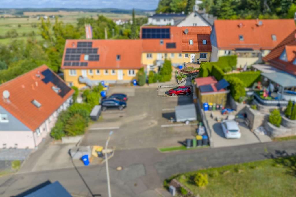 Immobilie in Weimar (Lahn) - ++ KRAG Immobilien ++ Kompaktes Familienhaus mit Terrasse, Freisitz, Garten und viel Nutzfläche - Bild 3