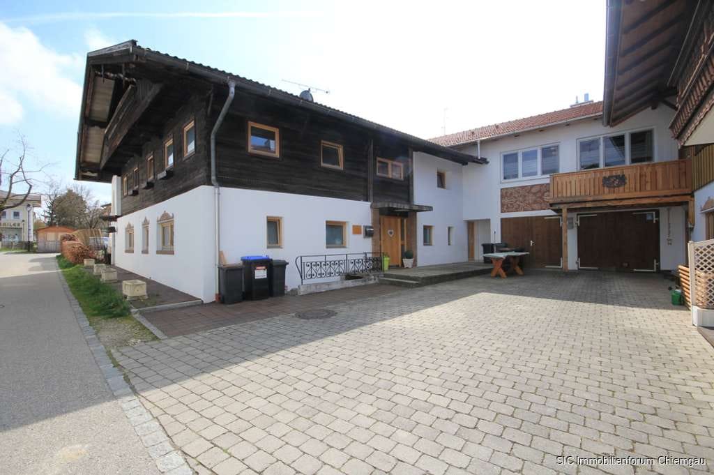 Immobilie in Obing - Ehemaliges Bauernhaus in zentraler Wohnlage mit 2 großen Wohnungen in Obing am See! - Bild 1