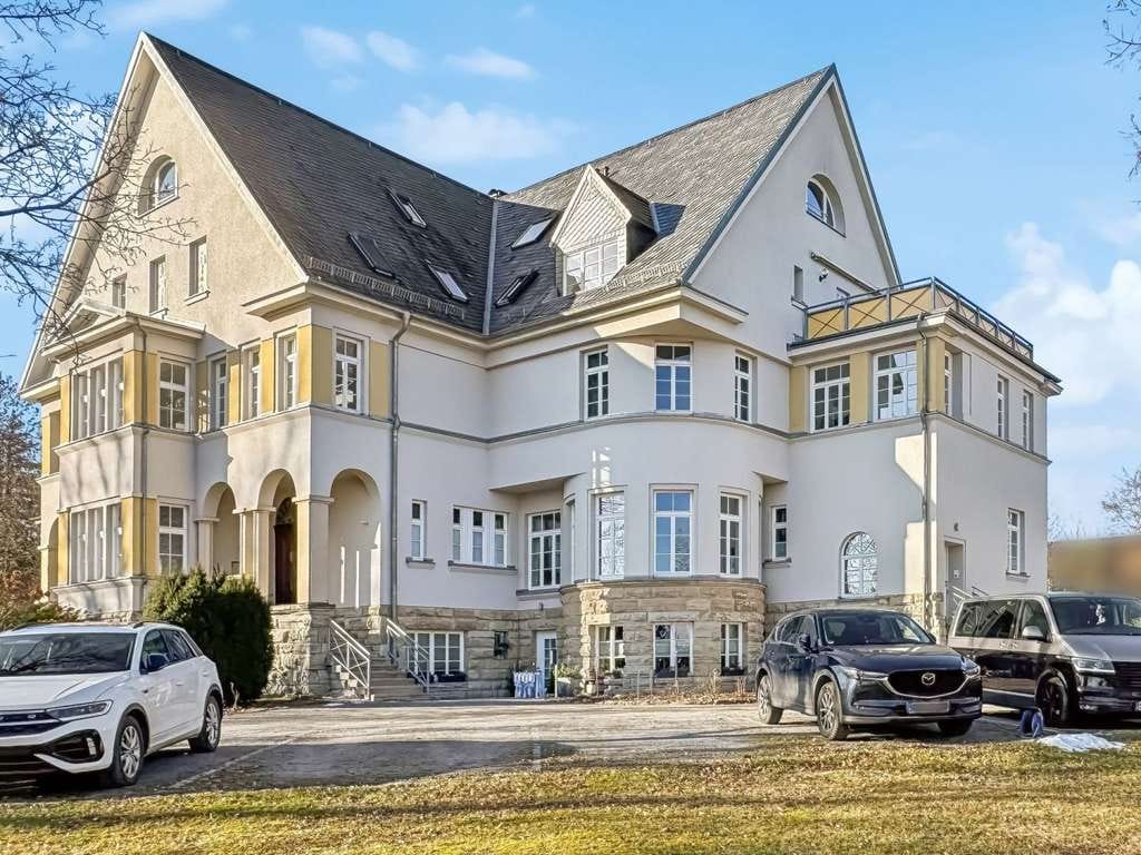Immobilie in Bad Klosterlausnitz - Wohnen im Denkmal wie im eigenen Haus – Exklusive Maisonettewohnung im „Valuta-Schloss“  - Bild 1