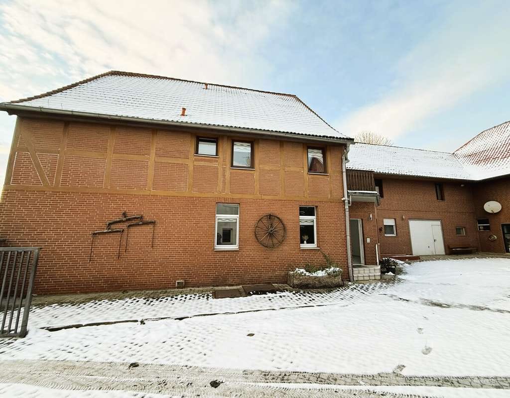 Immobilie in Springe - Resthof mit Geschichte – außergewöhnliches Raumangebot für Mehrgenerationenwohnen und individuelle L - Bild 2
