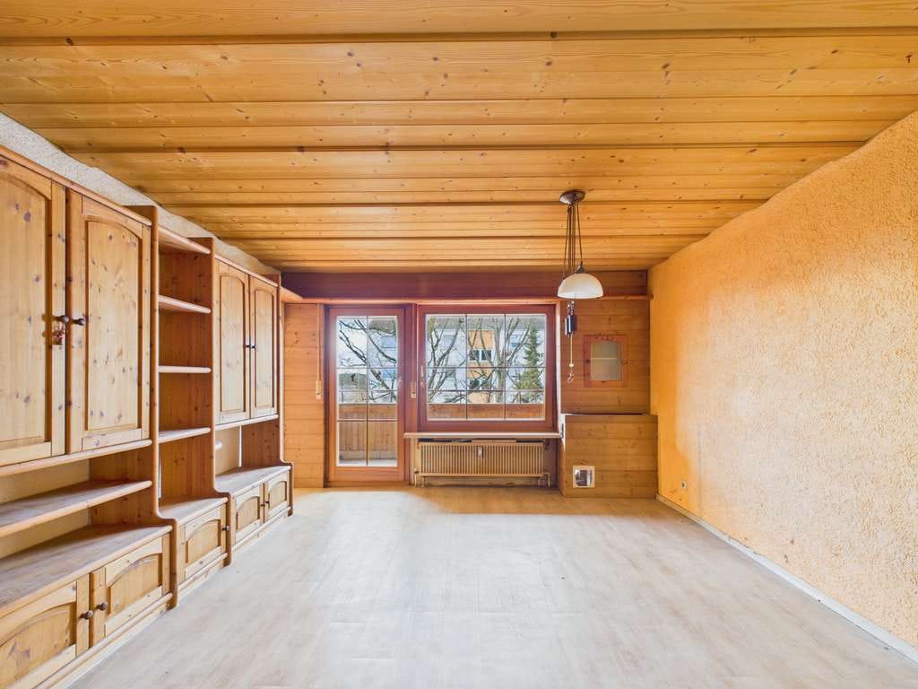 Immobilie in Metzingen - Gepflegte 3,5-Zimmer-Wohnung mit sonnigem Westbalkon & Einbauküche in ruhiger Lage von Metzingen! - Bild 2