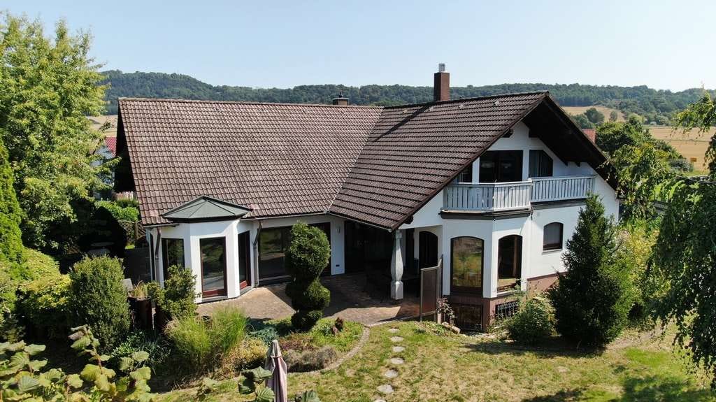 Immobilie in Felsberg - Großzügiges, freistehendes Einfamilienhaus mit Wellnessbereich und Doppelgarage - Bild 0