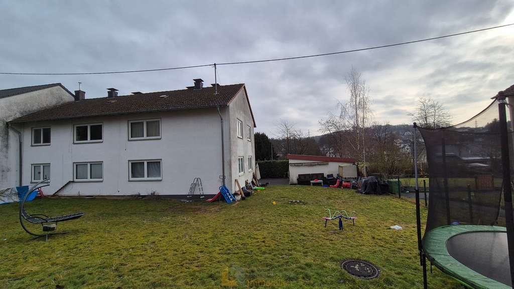 Immobilie in Waldbröl - Mehrfamilienhaus mit Potenzial – 232 m² Wohnfläche auf 998 m² Grundstück - Bild 2
