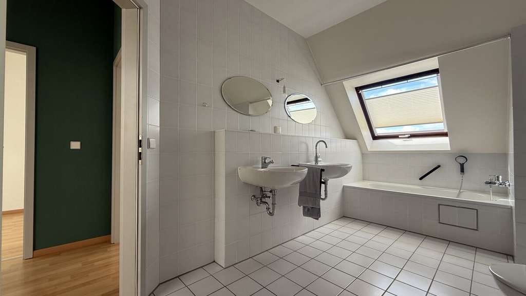Immobilie in Bobenheim-Roxheim - Sofort freie Maisonette-Wohnung mit Balkon, Aufzug und Tiefgaragenstellplatz in Bobenheim-Roxheim - Bild 4