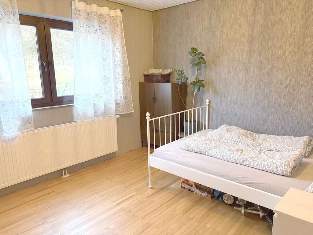 Immobilie in Hentern - Modernisiertes Einfamilienhaus mit Kamin, Garten & Garage - Bild 3