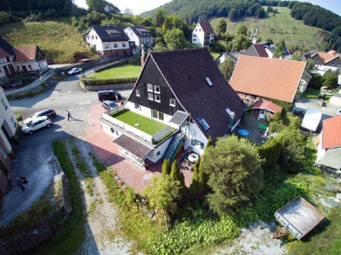 Immobilie in Brilon - Provisionsfrei für Käufer, Exclusiver Kotten mit vier Wohneinheiten.Traumlage
im Sauerland! - Bild 2