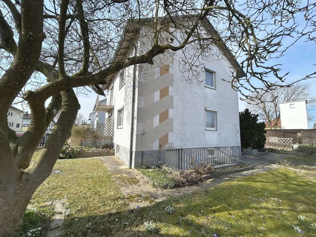 Immobilie in Plattling - Einfamilienhaus mit ca. 687 m² Grundstück u. viel Gestaltungspotenzial in ruhiger Lage von Plattling - Bild 1