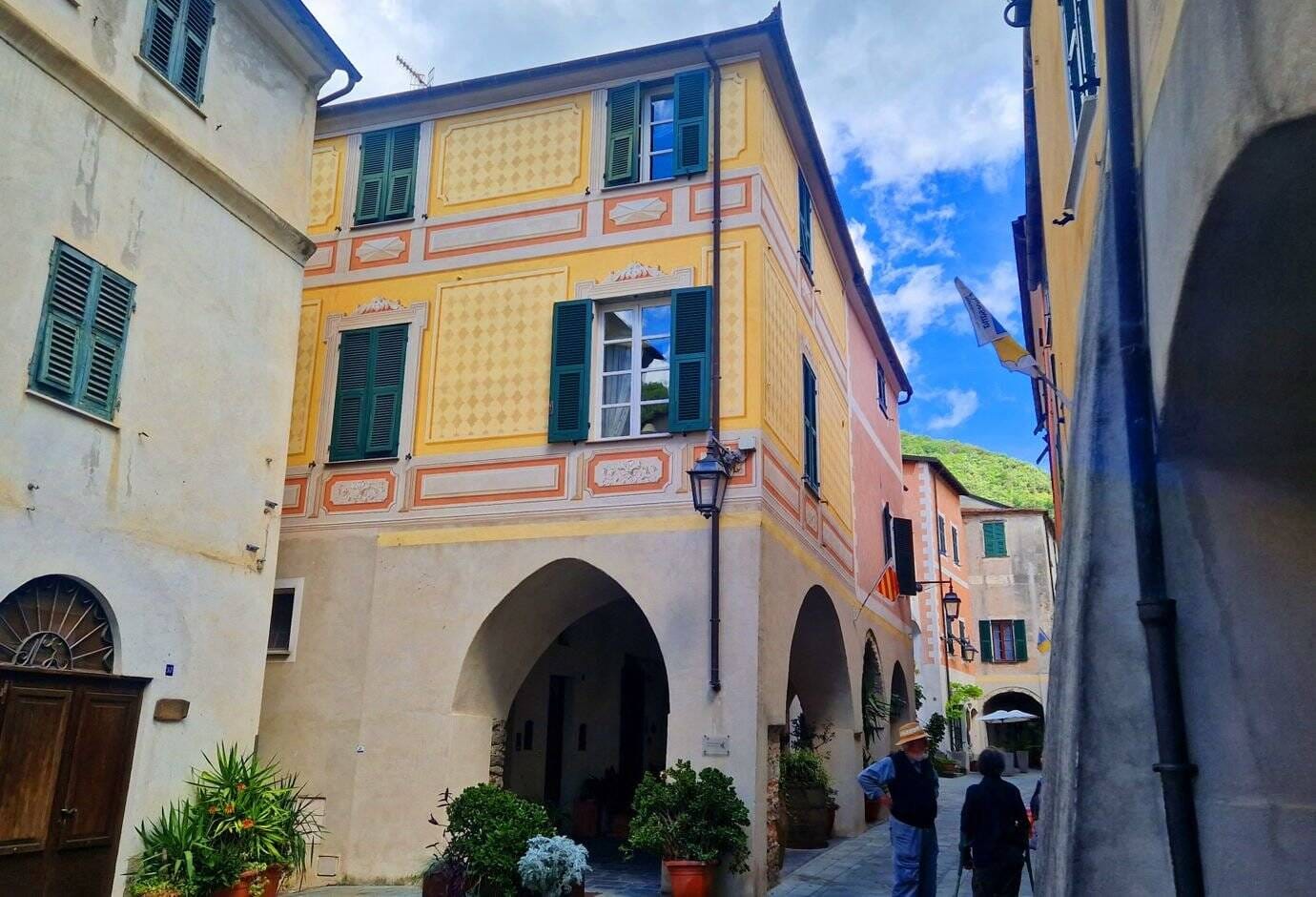 Immobilie in Neverin - MANNELLA *Ein Juwel aus dem 19. Jahrhundert - historisches Stadthaus im Hinterland von Alassio - Bild 1