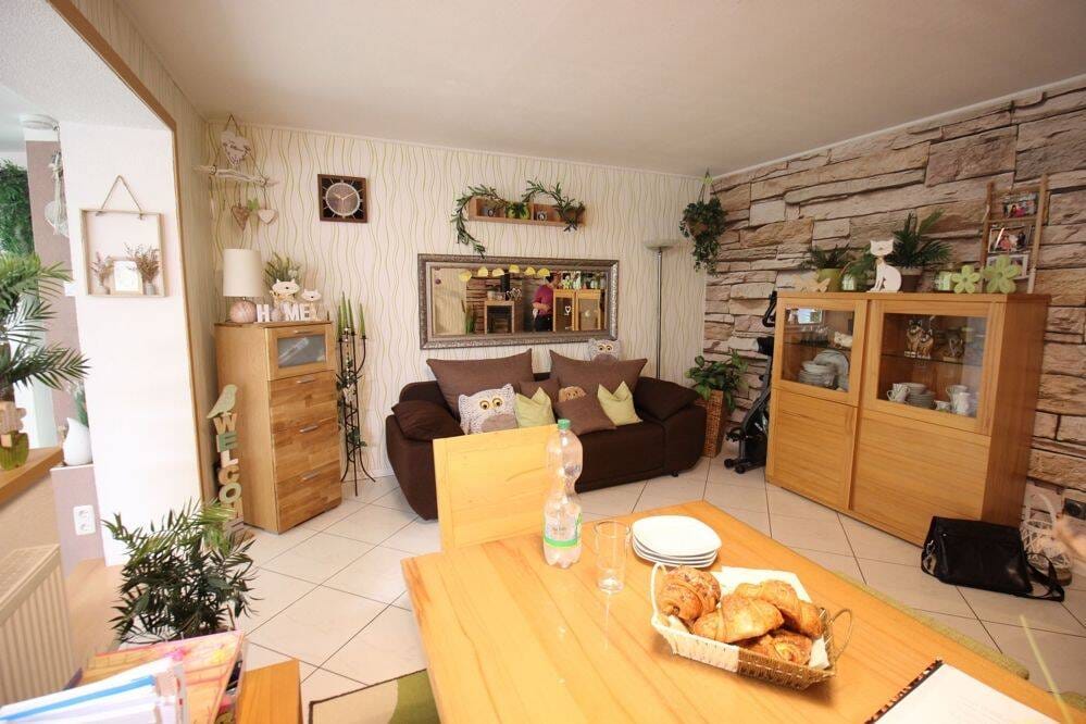 Immobilie in Bad Berneck im Fichtelgebirge - Modernisierte Wohnung mit Wintergarten und Terrasse in Bad Berneck - Bild 2