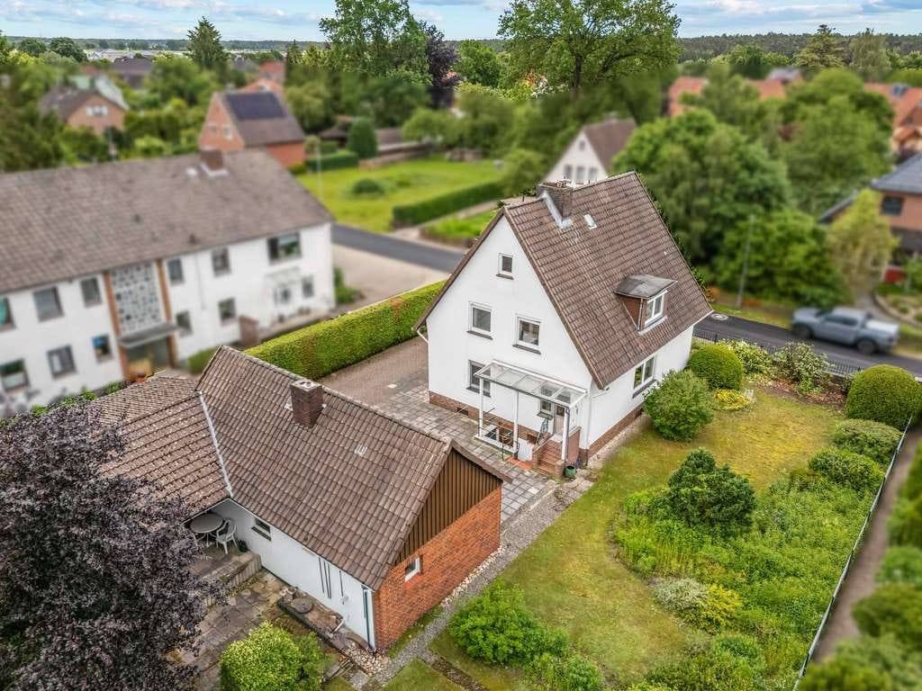 Immobilie in Winsen (Aller) - Solides Zuhause mit großem Grundstück und Entwicklungspotenzial - Bild 3