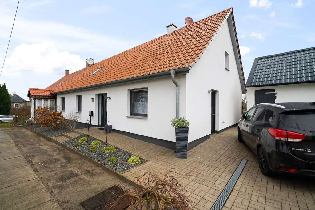 Immobilie in Gnoien - Charmant saniertes Bauernhaus mit großem Grundstück & Ausbaureserve - Bild 1