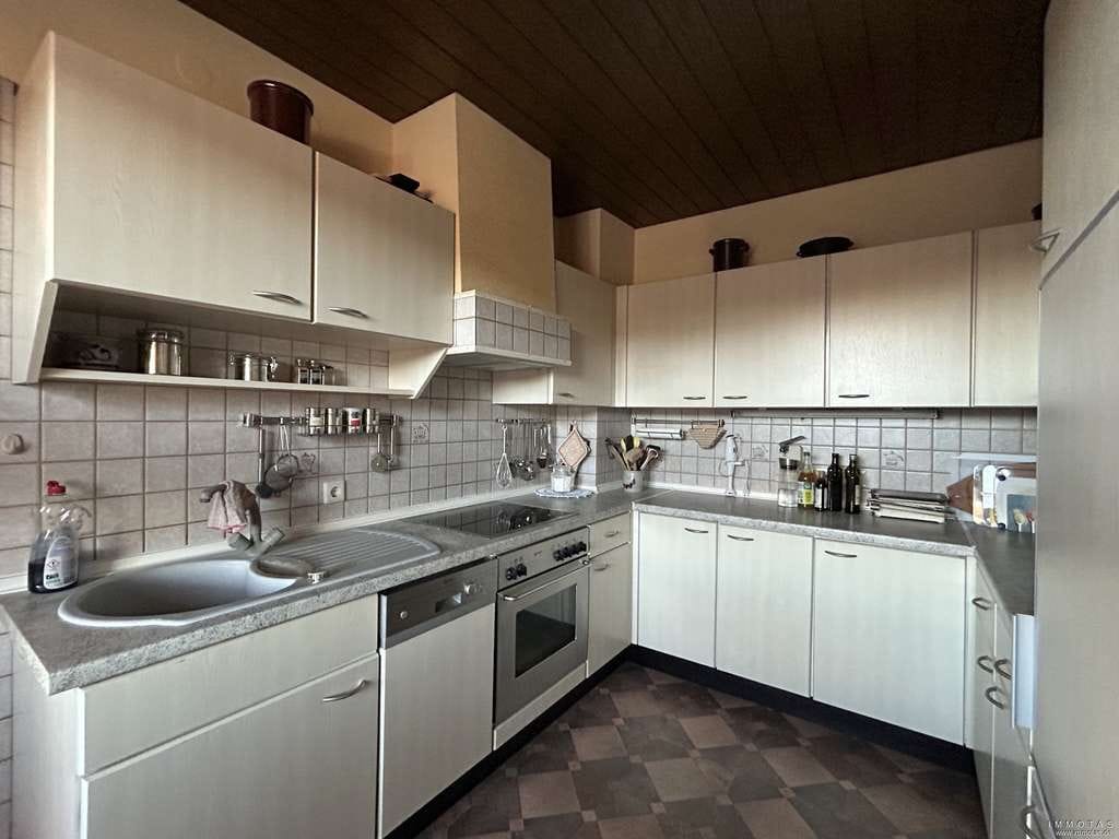 Immobilie in Lambsborn - Zwei- bis Dreifamilienhaus mit Garten und Garage - Bild 3