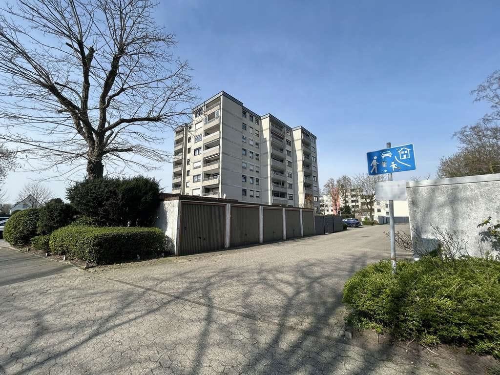 Immobilie in Rheine - Inklusive Ausblick über Rheine!
Sanierungsbedürftige 3-Zimmer-Etagenwohnung im Stadtteil Dutum - Bild 1